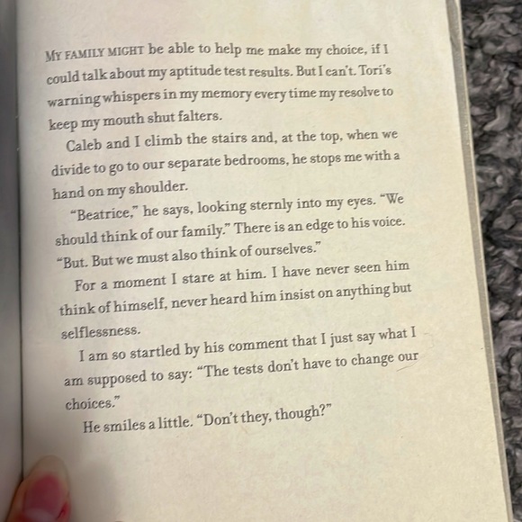 Divergent paperback book 1 Veronica Roth - Picture 4 of 4